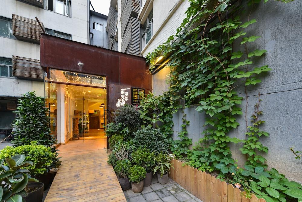 Nost Algia Hotel - Near Beijing Yonghe Lama Temple, Ghost Street, Beihai Park, Jingshan Park, Drum Tower, Houhai Bar Street, Tian'Anmen Square, Located In Beijing Traditional Hutongs, 5 Minutes Away From Subway, Free Laundry Serive Exterior photo