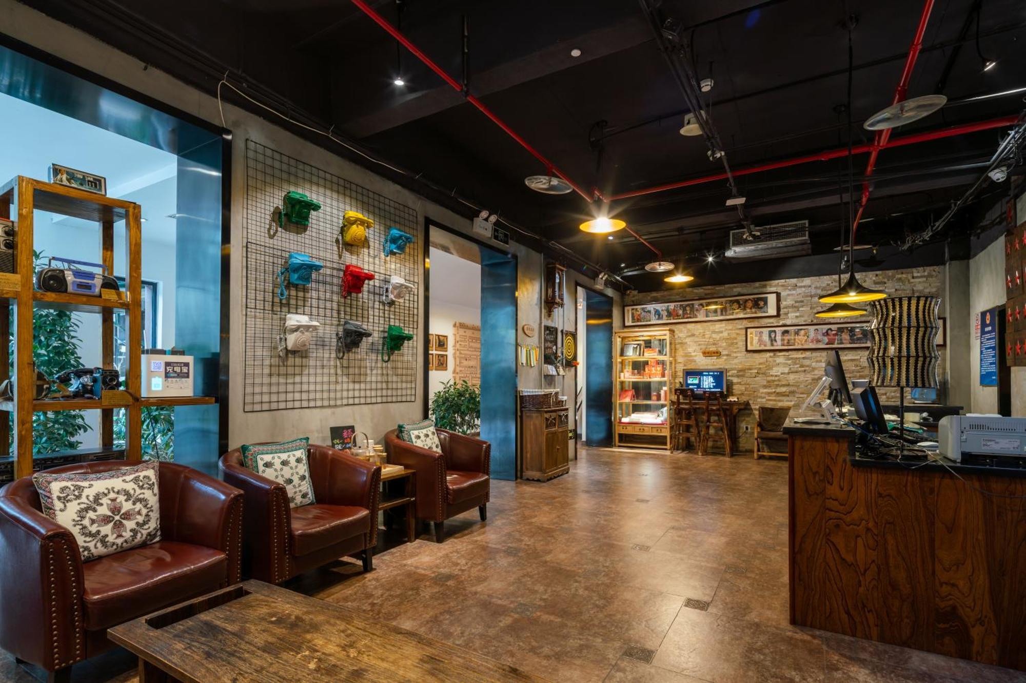 Nost Algia Hotel - Near Beijing Yonghe Lama Temple, Ghost Street, Beihai Park, Jingshan Park, Drum Tower, Houhai Bar Street, Tian'Anmen Square, Located In Beijing Traditional Hutongs, 5 Minutes Away From Subway, Free Laundry Serive Exterior photo