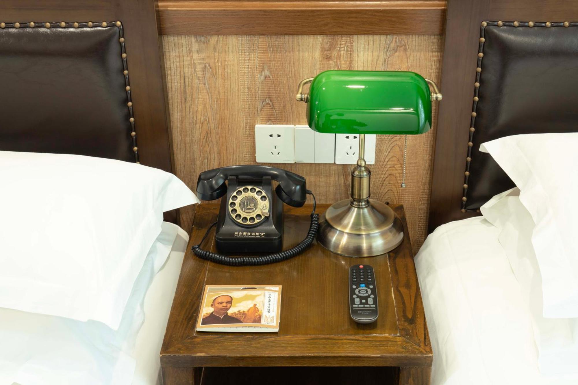 Nost Algia Hotel - Near Beijing Yonghe Lama Temple, Ghost Street, Beihai Park, Jingshan Park, Drum Tower, Houhai Bar Street, Tian'Anmen Square, Located In Beijing Traditional Hutongs, 5 Minutes Away From Subway, Free Laundry Serive Exterior photo