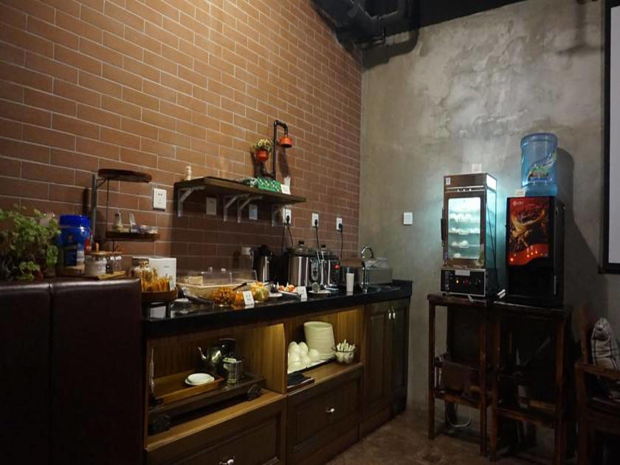Nost Algia Hotel - Near Beijing Yonghe Lama Temple, Ghost Street, Beihai Park, Jingshan Park, Drum Tower, Houhai Bar Street, Tian'Anmen Square, Located In Beijing Traditional Hutongs, 5 Minutes Away From Subway, Free Laundry Serive Exterior photo