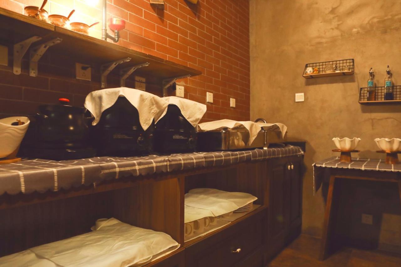 Nost Algia Hotel - Near Beijing Yonghe Lama Temple, Ghost Street, Beihai Park, Jingshan Park, Drum Tower, Houhai Bar Street, Tian'Anmen Square, Located In Beijing Traditional Hutongs, 5 Minutes Away From Subway, Free Laundry Serive Exterior photo